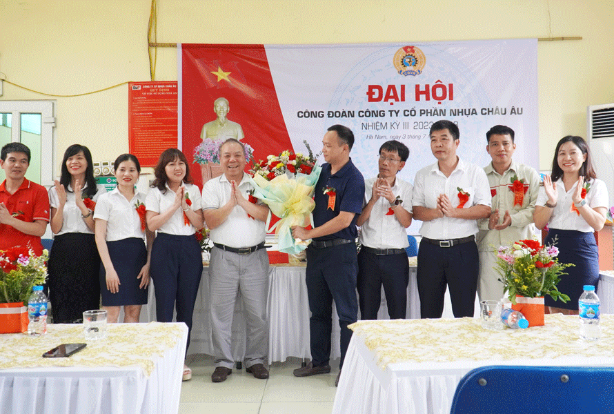 Flower giving ceremony within the congress