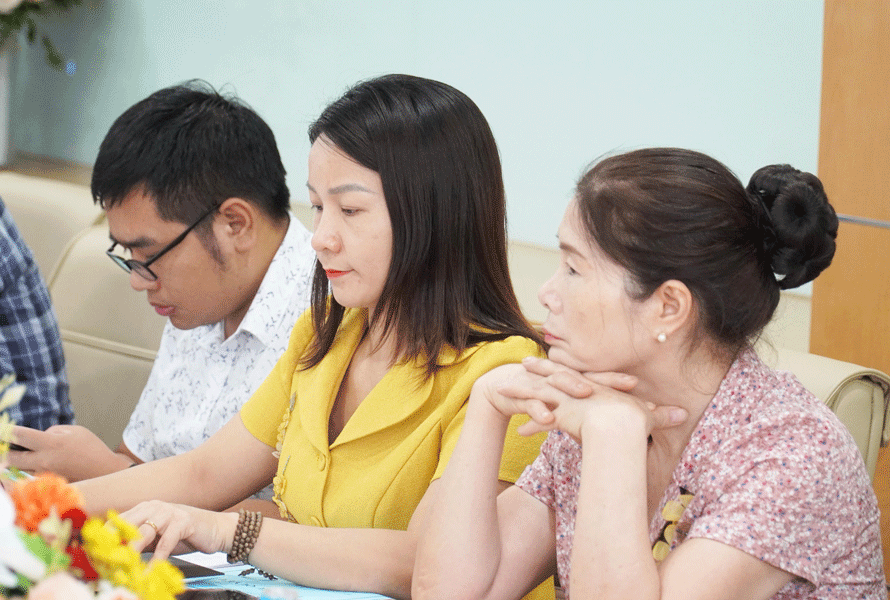 Shareholders listen attentively